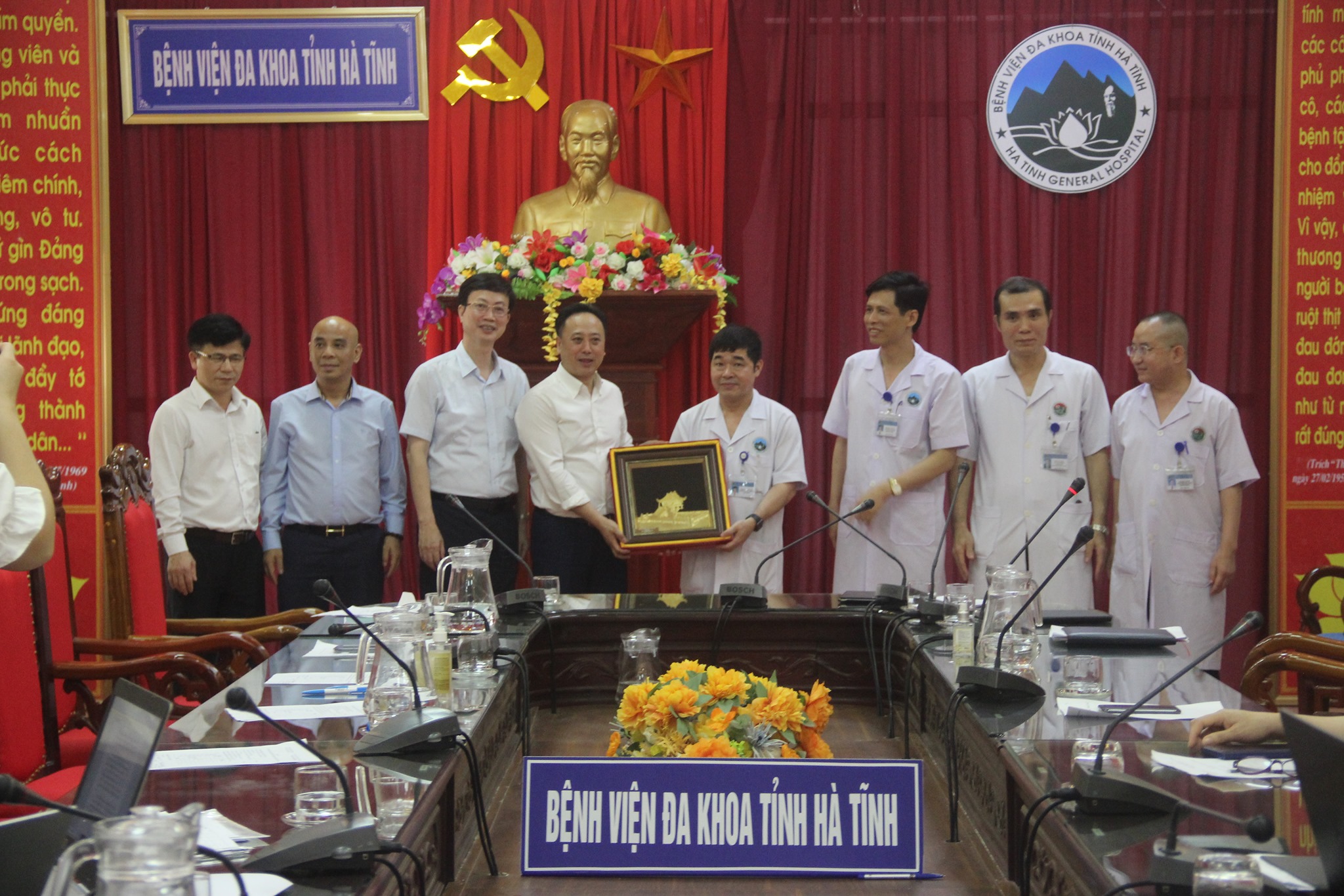 Bệnh viện Răng Hàm Mặt TW Hà Nội thăm và làm việc taị bệnh viện đa khoa tỉnh Hà Tĩnh